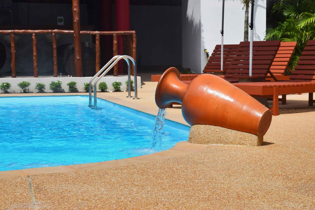 Vivi Bungalows Resort Nai Harn Екстер'єр фото
