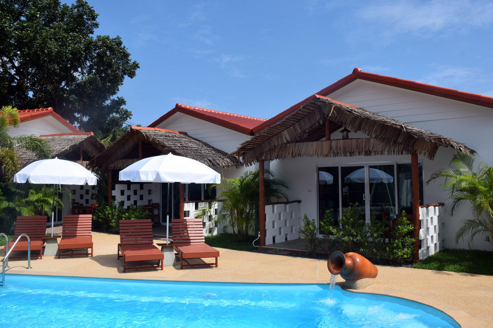 Vivi Bungalows Resort Nai Harn Екстер'єр фото